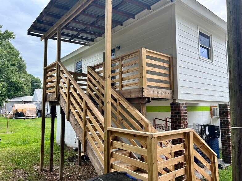 More Photos Of 107 N Church St, Selma Convenience Store For Sale