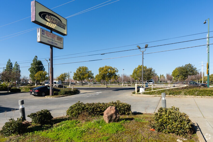 More Photos Of 3020 Florin Rd, Sacramento Freestanding For Lease