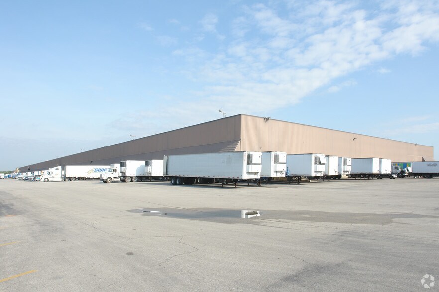 More Photos Of 5000 Proviso Dr, Melrose Park Distribution For Lease