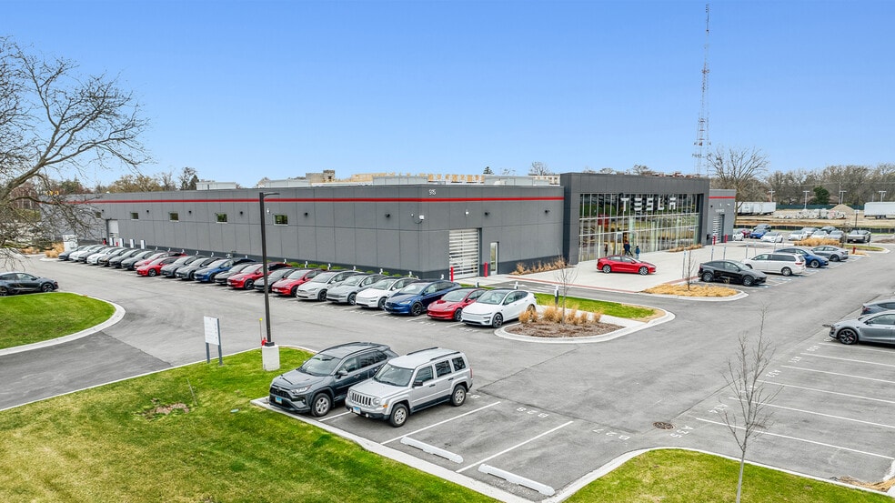 More Photos Of 915 W Dundee Rd, Buffalo Grove Auto Dealership For Sale
