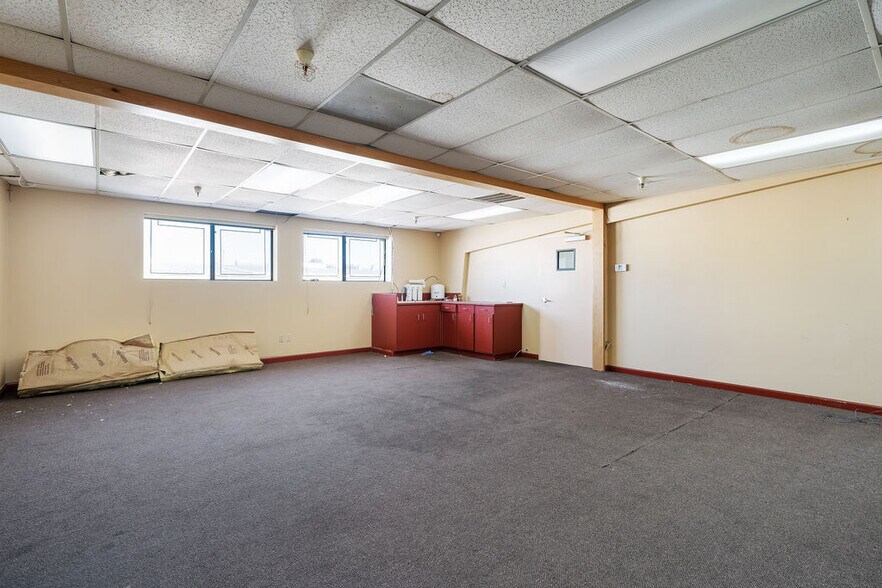 More Photos Of 1625 Commerce Way, Paso Robles Manufacturing For Lease