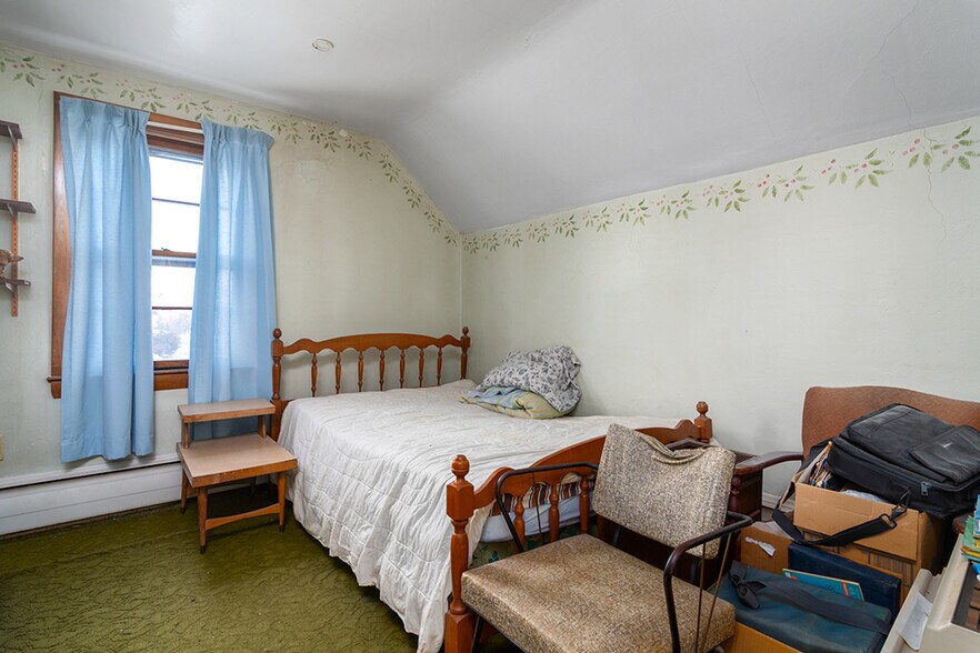 More Photos Of 388 Child St, Warren Freestanding For Sale