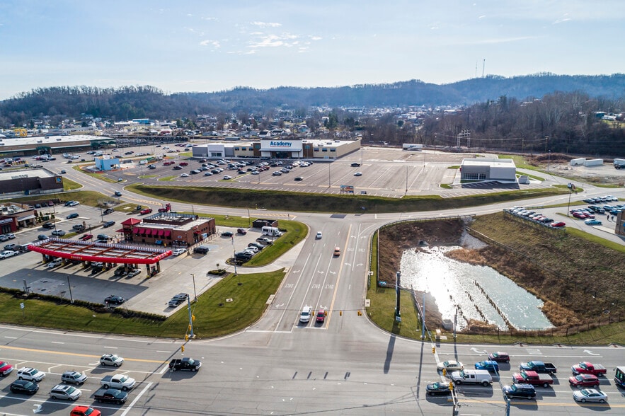 More Photos Of 31 Tanyard Station Dr, Barboursville Unknown For Lease