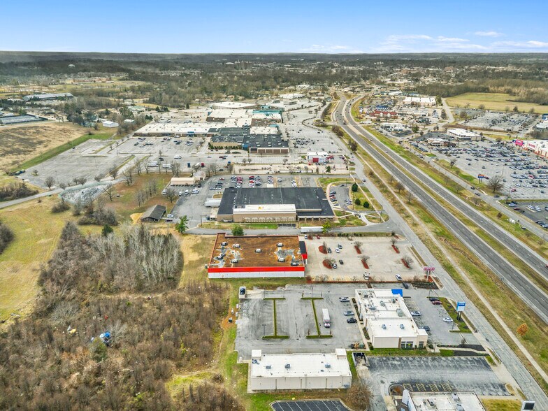 More Photos Of 1325 E Main St, Carbondale Freestanding For Sale