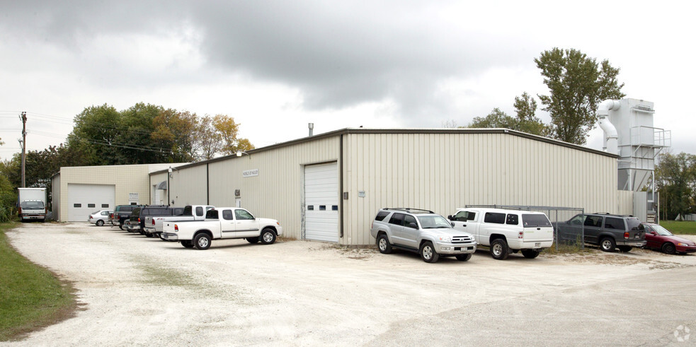 Primary Photo Of 654 Armour Rd, Oconomowoc Manufacturing For Lease