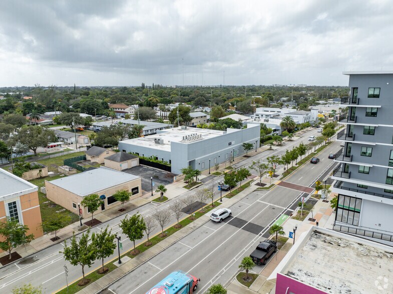 More Photos Of 2216 Hollywood Blvd, Hollywood Schools For Lease