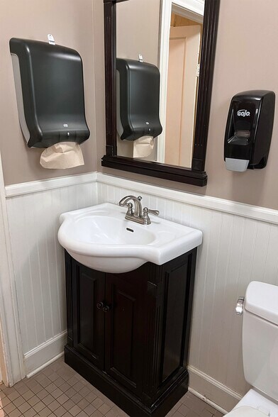 More Photos Of 2407 Waugh Dr, Houston Office Residential For Sale