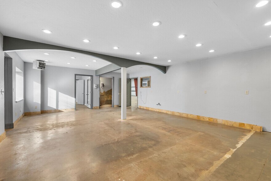 More Photos Of 80 E Wilbur Ave, Coeur d'Alene Service For Lease