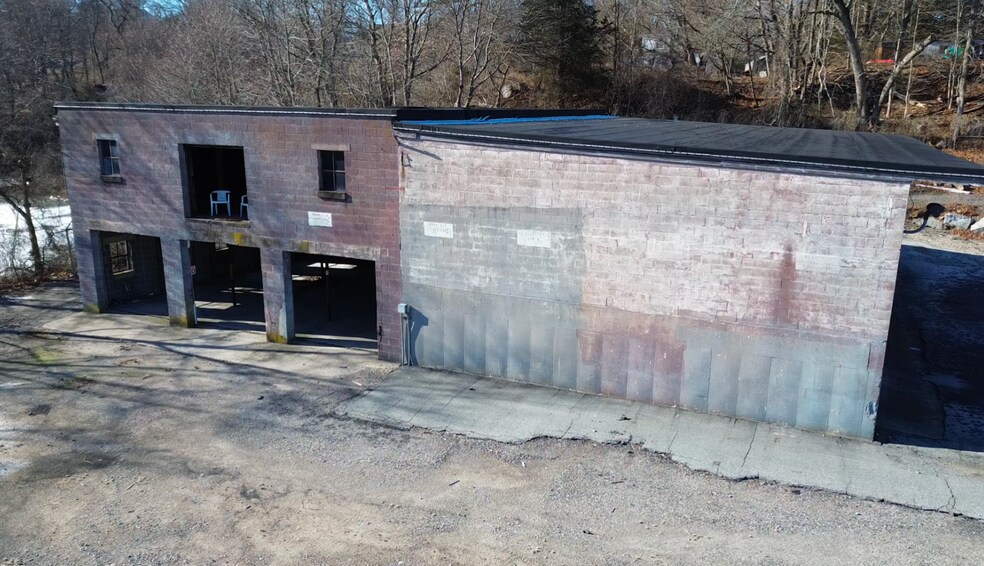 More Photos Of 45 Richards Grove Rd, Quaker Hill Service For Sale