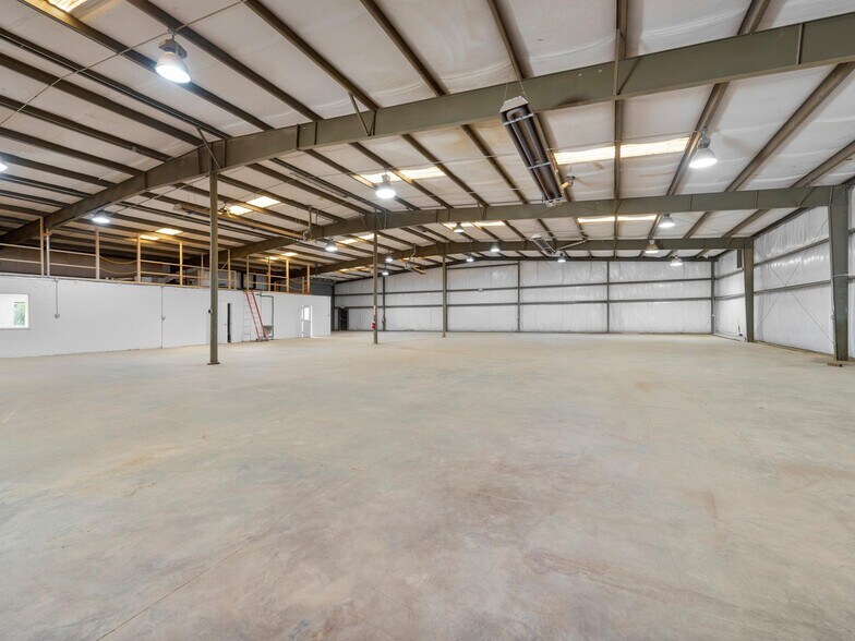 More Photos Of 93 Thompson St, Asheville Manufacturing For Lease