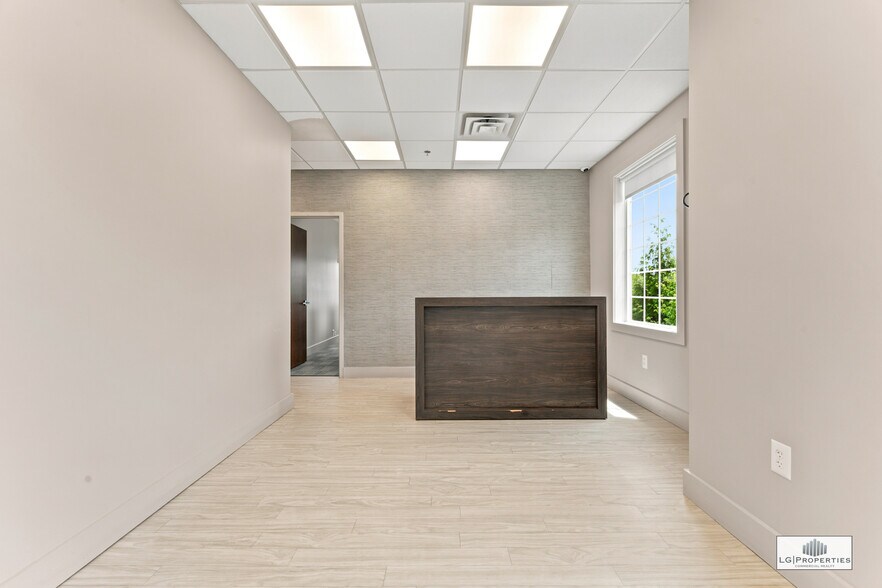 More Photos Of 920 E County Line Rd, Lakewood Office For Lease