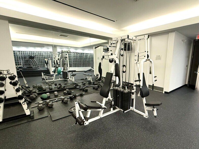 More Photos Of 1899 Powers Ferry Rd SE, Atlanta Office For Lease