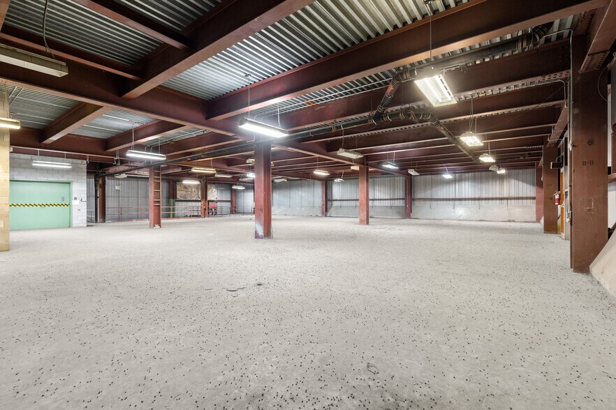 More Photos Of 35-75 Rue De L'acier, Coteau-du-lac Manufacturing For Lease