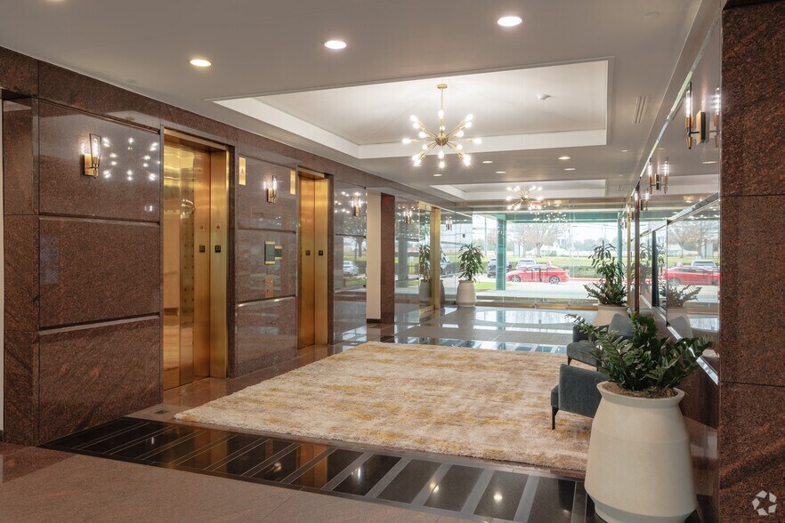 More Photos Of 1750 Valley View Ln, Dallas Office For Sale