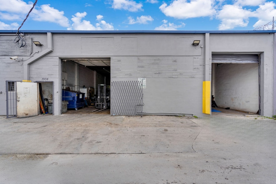 Primary Photo Of 3904 NW 32 Ave, Miami Warehouse For Sale