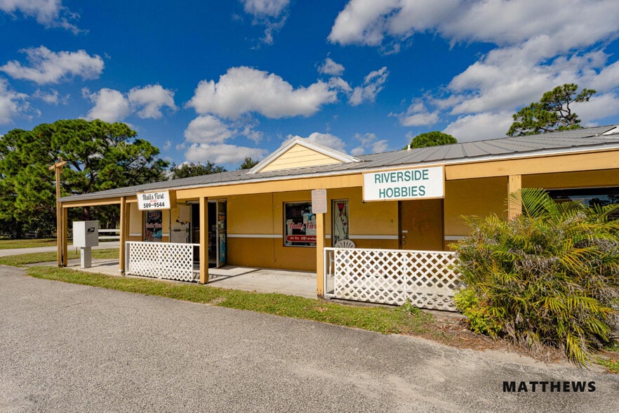 Primary Photo Of 250 Sebastian Blvd, Sebastian General Retail For Lease