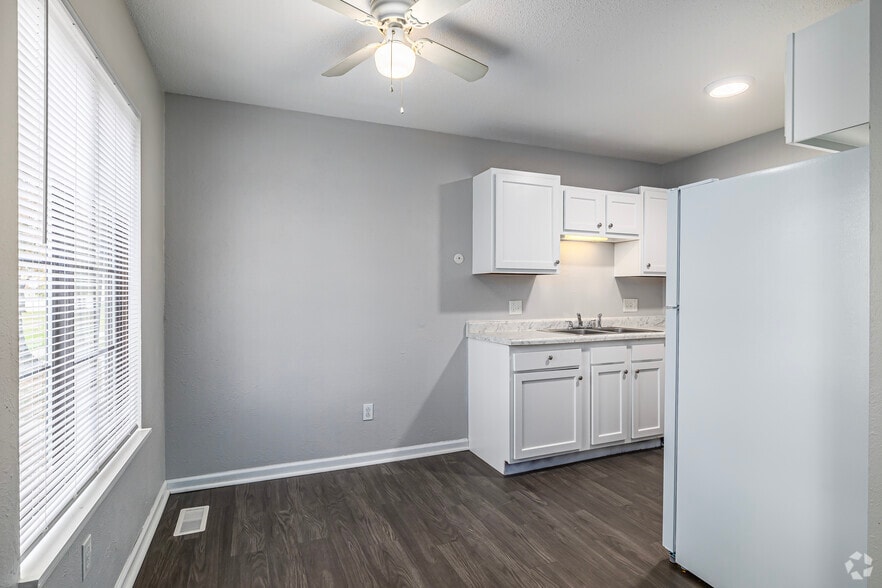 More Photos Of 5943 Walnut Cir E18, Toledo Apartments For Sale