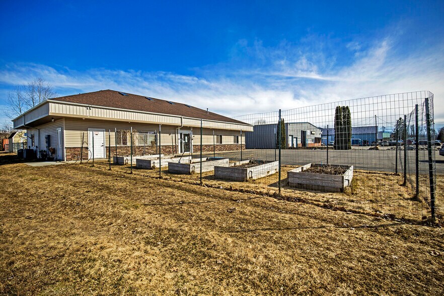 More Photos Of 137 McGhee Rd, Kootenai Storefront Retail Office For Sale