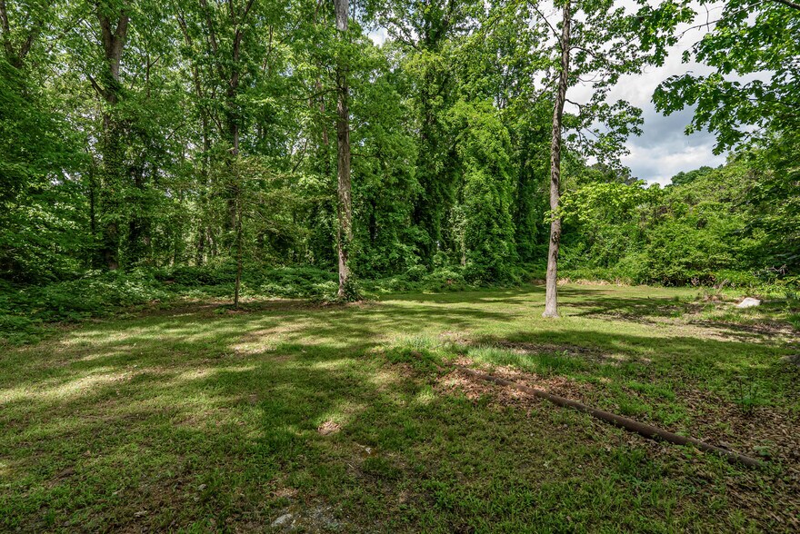 More Photos Of 2870 King William Ave, West Point Flex For Sale