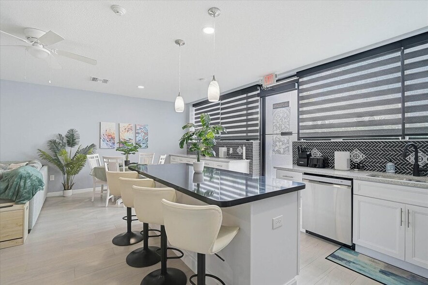 More Photos Of 2160 Gulf Gate Dr, Sarasota Storefront For Sale