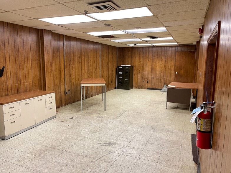 More Photos Of 50 Iron Gate Rd, Clarksville Manufacturing For Lease