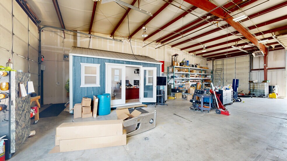 More Photos Of 1695 Electric Ave, Springdale Warehouse For Lease