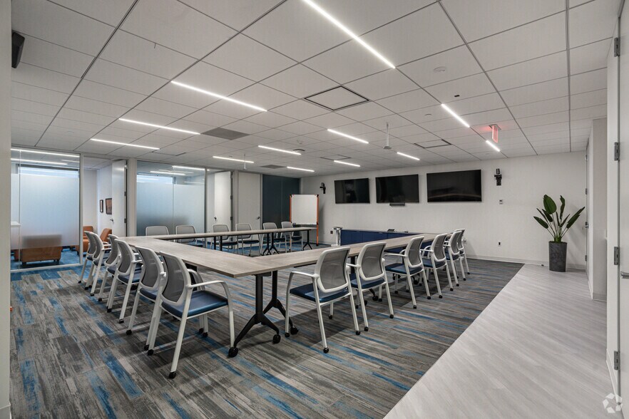 More Photos Of 1530 Wilson Blvd, Arlington Office For Lease