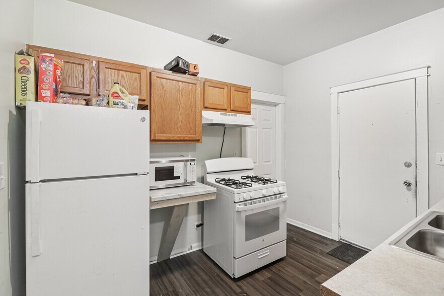 More Photos Of 417-421 Lake St, Maywood Storefront Retail Residential For Sale