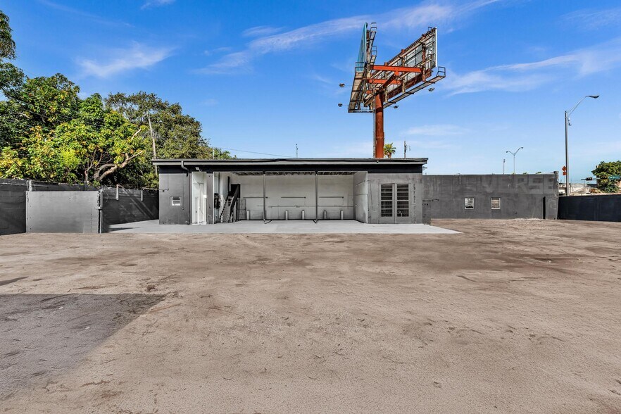 More Photos Of 570 NW 54th St, Miami Auto Repair For Lease