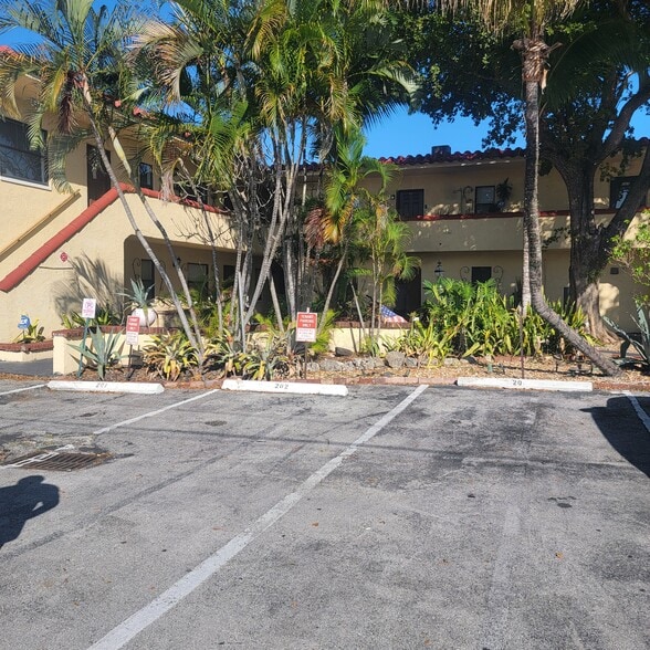 More Photos Of 2300 NE 6th Ave, Wilton Manors Apartments For Lease