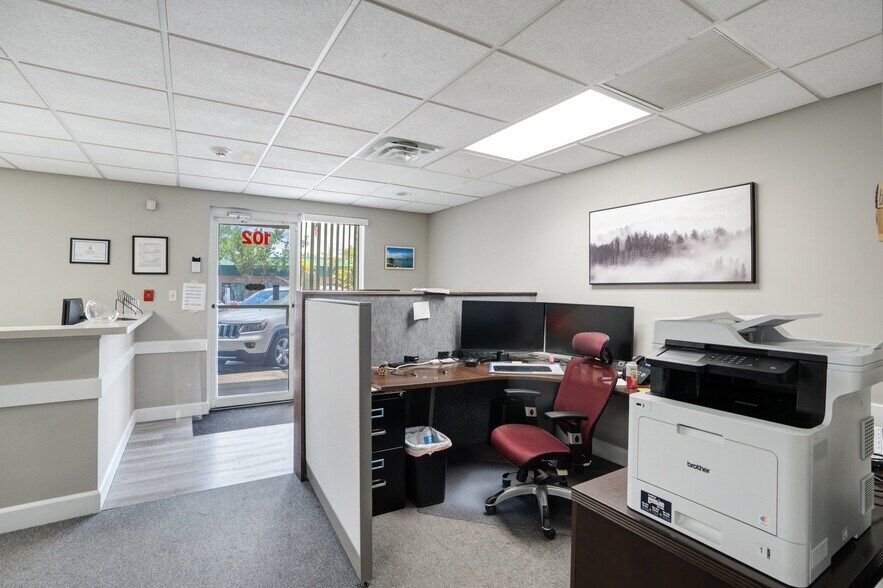 More Photos Of 1882 Porter Lake Dr, Sarasota Light Manufacturing For Sale