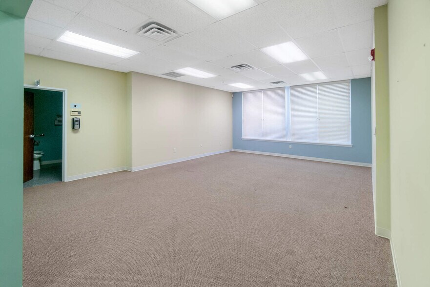 More Photos Of 271 Route 25A, Wading River Medical For Lease