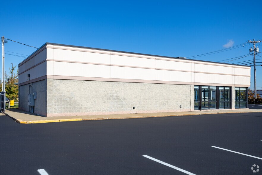 More Photos Of 1600 Woodbury Ave, Portsmouth Freestanding For Lease