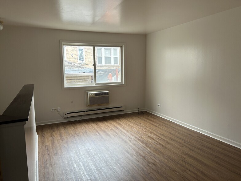 More Photos Of 1766 W Granville Ave, Chicago Apartments For Sale