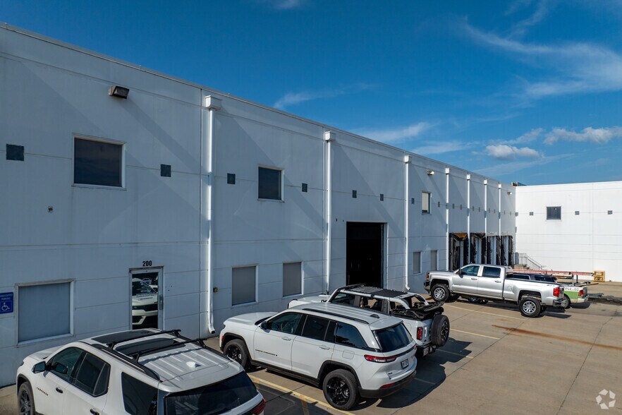 More Photos Of 2600 Kimco Ct, Lincoln Warehouse For Lease