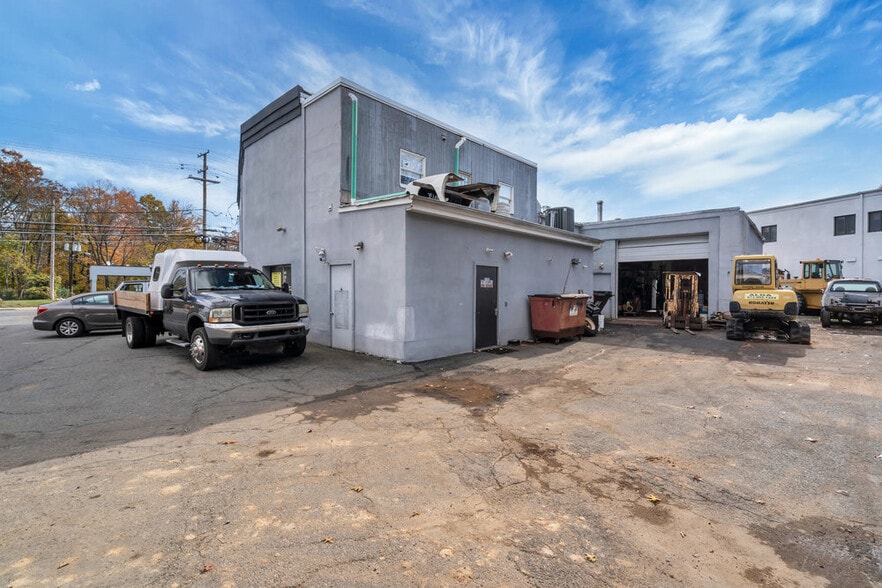 More Photos Of 142 S Livingston Ave, Livingston Unknown For Lease