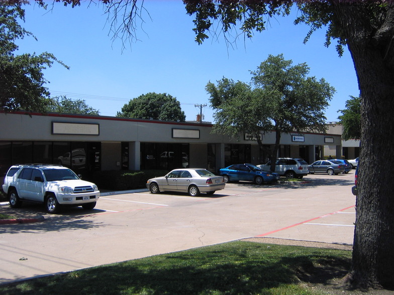 More Photos Of 4901 Keller Springs Rd, Addison Showroom For Lease