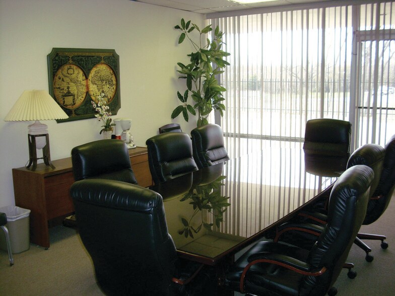 More Photos Of 2401 Scott Ave, Fort Worth Office For Lease