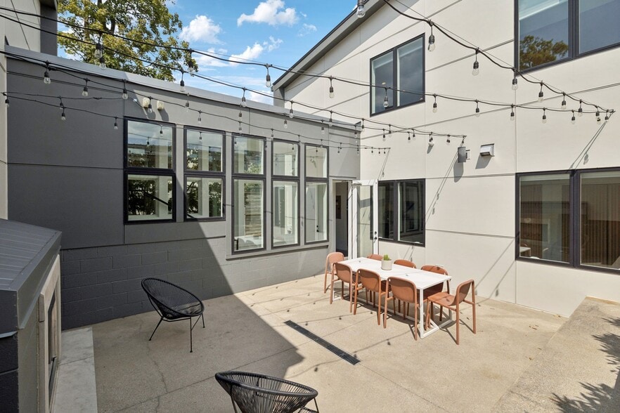 More Photos Of 2517 White Ave, Nashville Office Residential For Sale