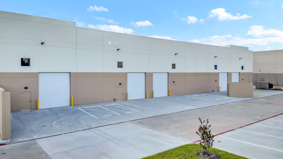 More Photos Of 1100 Lakeside Parkway, Flower Mound Industrial For Lease