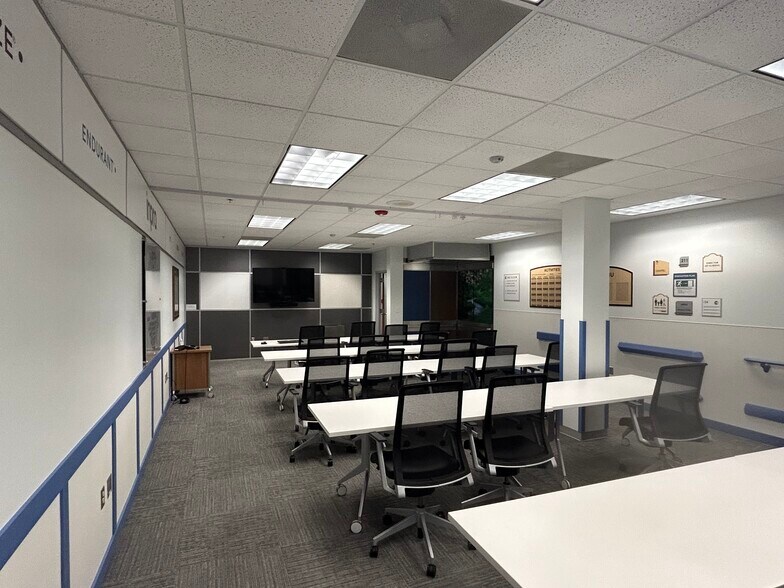 More Photos Of 8012 Tower Point Dr, Charlotte Light Distribution For Lease