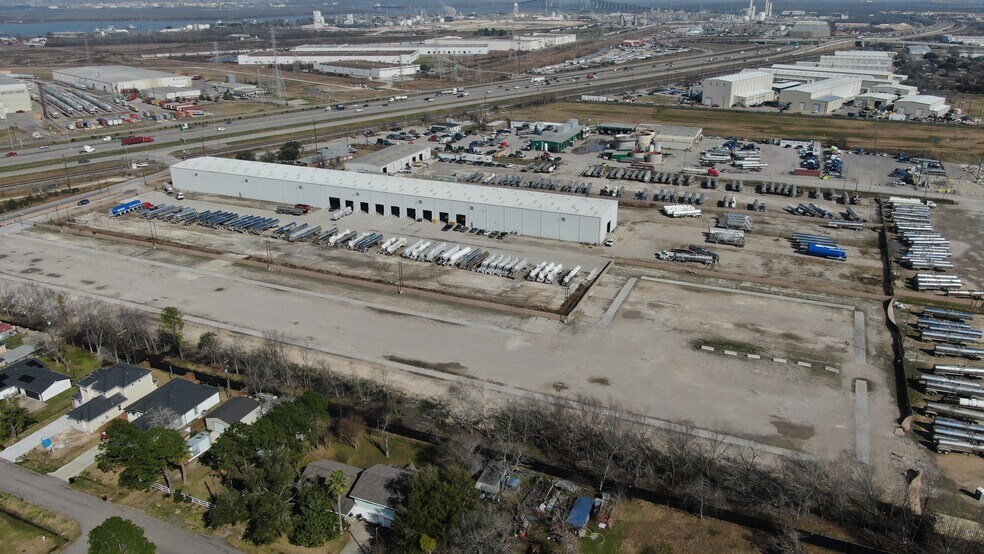 More Photos Of 11100 Highway 225, La Porte Land For Lease