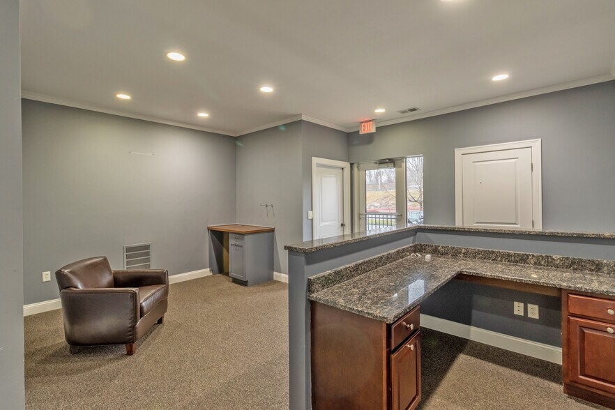 More Photos Of 447 Naubuc Ave, Glastonbury Office For Sale