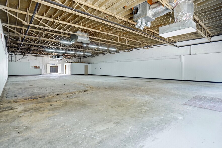 More Photos Of 2927 Morton St, Fort Worth Storefront For Lease