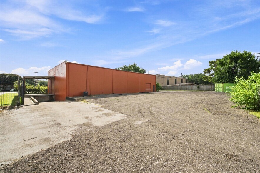 More Photos Of 1440 Cedar Post Ln, Houston Warehouse For Sale