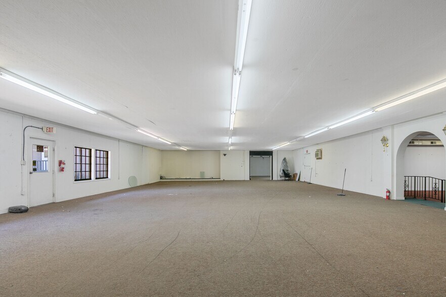 More Photos Of 4017 Dunn Rd, Eastover Showroom For Lease
