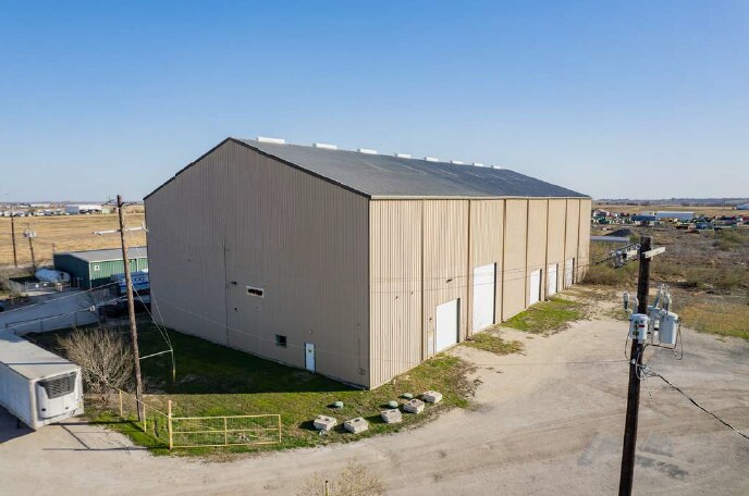 More Photos Of 9092 Green Rd, Converse Unknown For Lease