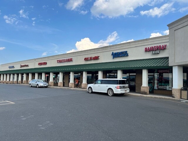 More Photos Of 1029 S Main St, Woodstock Unknown For Lease