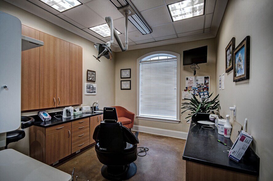 More Photos Of 1237 Highway 35, Forest Medical For Sale