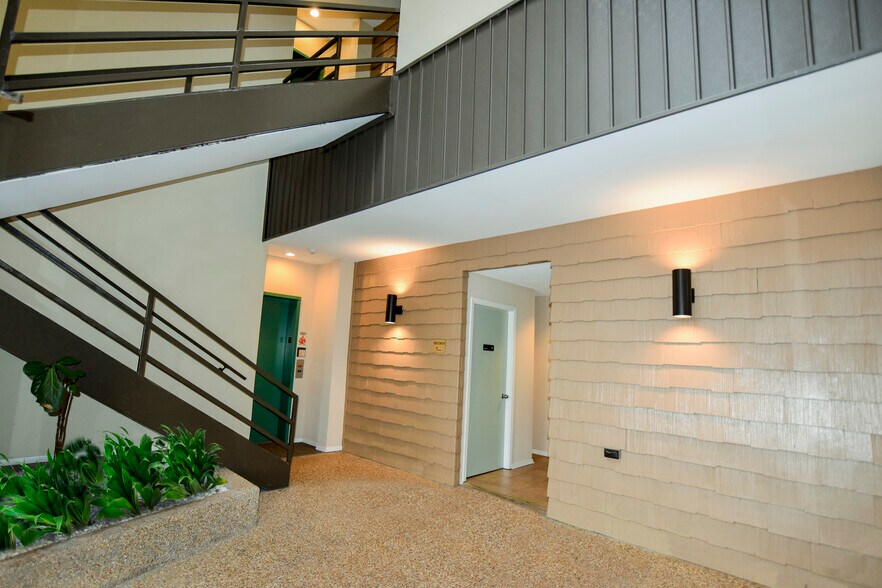 More Photos Of 3945 N I-10 Service Rd, Metairie Office For Sale